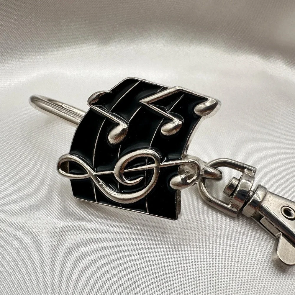 Vintage 80s Musical Note Treble Clef Black Enamel Silver Tone Key Finder Jewelry
